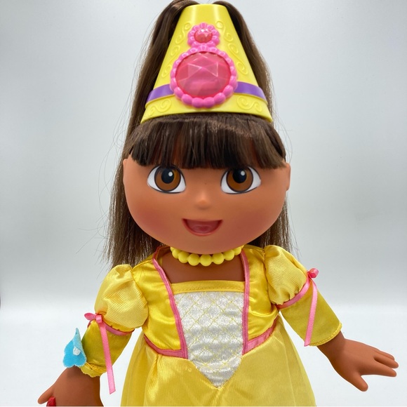 VINTAGE - DORA THE EXPLORER MAGIC HAIR FAIRYTALE TALKING/SINGING DOLL - Picture 9 of 9